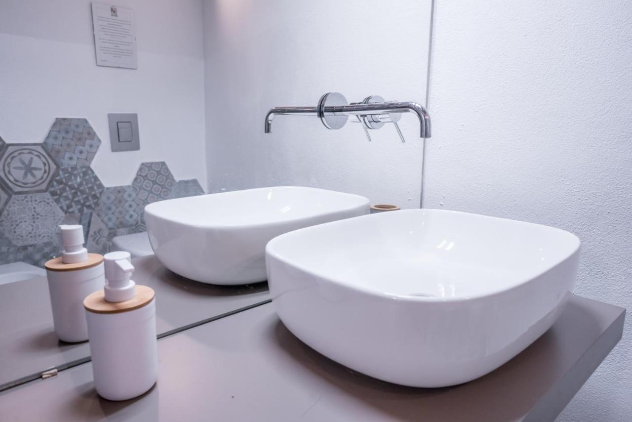 Yenne Rooms Wifi-Ac Cagliari Exterior photo