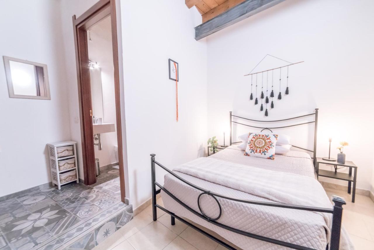 Yenne Rooms Wifi-Ac Cagliari Exterior photo
