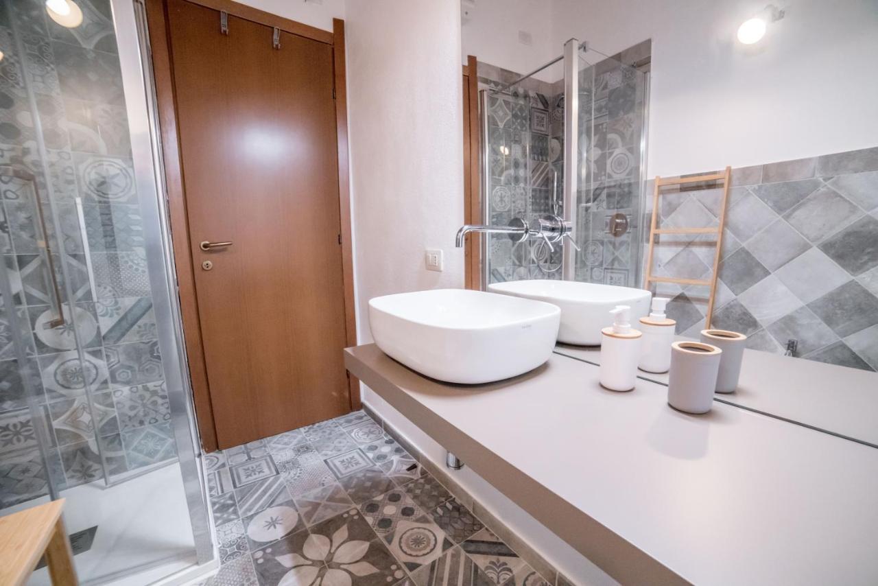 Yenne Rooms Wifi-Ac Cagliari Exterior photo