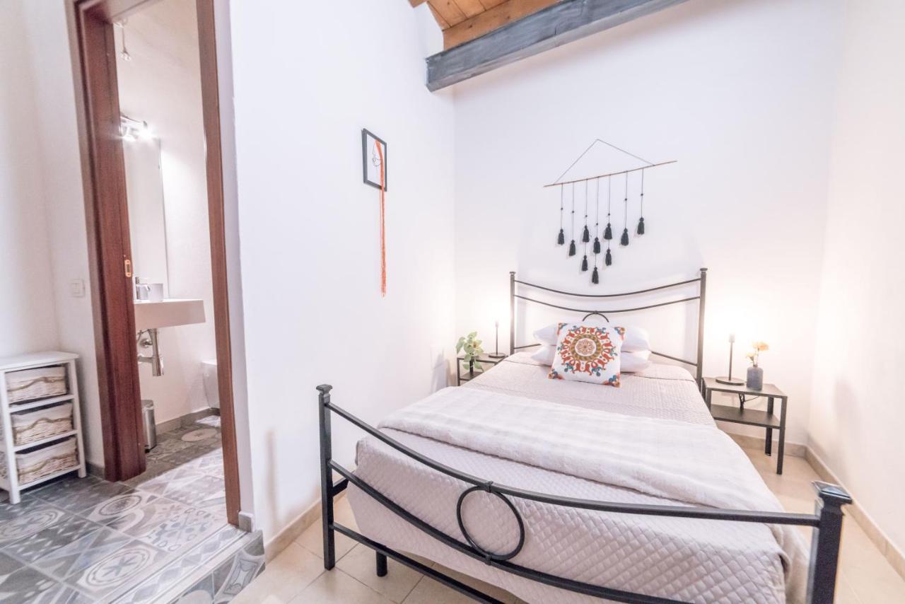 Yenne Rooms Wifi-Ac Cagliari Exterior photo